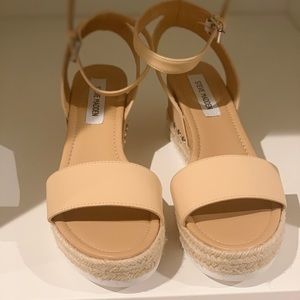 NWOB Steve Madden nude wedge Sandal Size 9